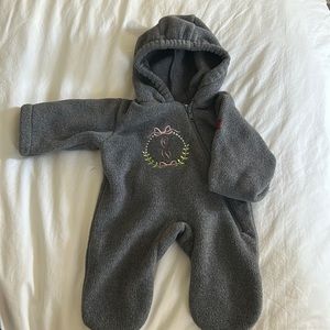 Widgeon “E” monogram fleece bunting